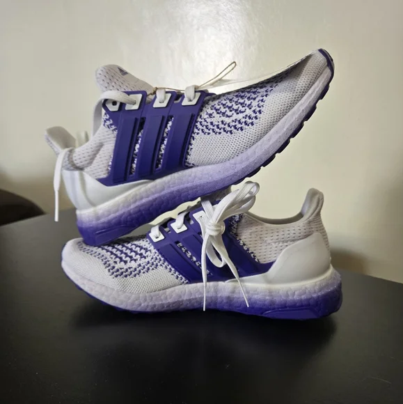 Brand New!! NWT ADIDAS Ultra BOOST Athletic Shoes Size Womens 6.5 - Picture 2 of 10